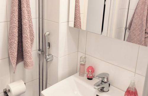 Lantinen District Apartment | Modern Scandinavian home with free parking, easy city centre & airport access