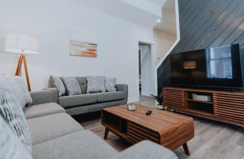 Soulard Apartment | Modern Soulard 4BR-2BR Group Haven Patio & Fun