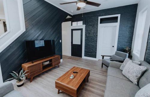 Soulard Apartment | Modern Soulard 4BR-2BR Group Haven Patio & Fun