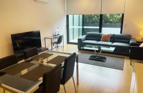 Box Hill Apartment | Modern & Spacious 2 Bed 2 Bath Apartment with Parking
