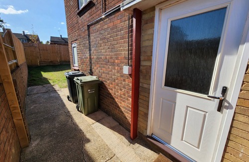 Guildford House | Modern, spacious 3BR home in Guildford, sleeps 8
