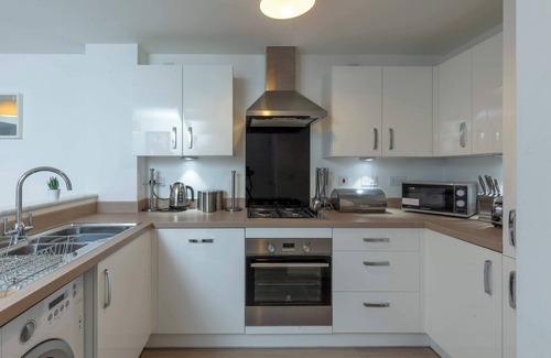 Yeovil House | Modern & Spacious 4 Bedroom House in Yeovil