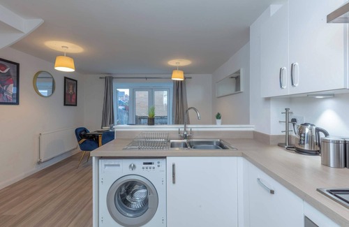 Yeovil House | Modern & Spacious 4 Bedroom House in Yeovil