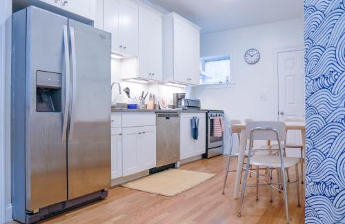 Roxbury Apartment | Modern & Spacious 4-Bedroom Apartment in Roxbury
