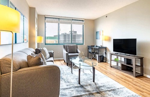 White Plains Apartment | Modern & Spacious Apt Close to NYC-BSC-221G