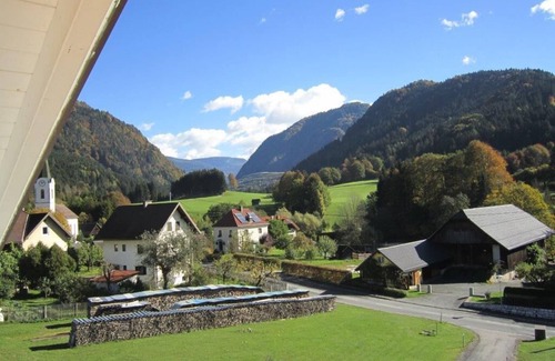 Gummern Apartment | Modern, spacious apartment with stunning views