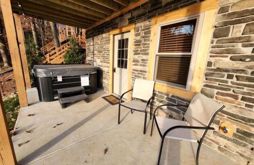 Scio House | Modern Spacious Cabin with Jacuzzi and Panoramic Views in Ohio