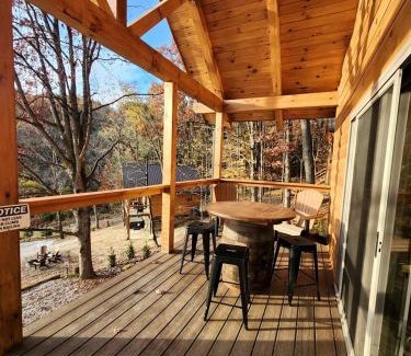 Scio House | Modern Spacious Cabin with Jacuzzi and Panoramic Views in Ohio