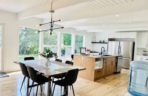 Sylvan Lake Cottage | Modern Spacious Cottage at the Lake - Sleeps 12/4br/4ba