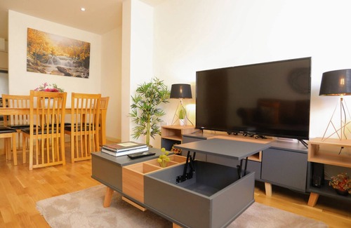 Brent Apartment | Modern & Spacious Ground Floor 2 Bed/2 Bath Apartment