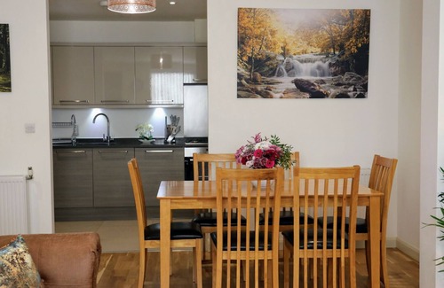 Brent Apartment | Modern & Spacious Ground Floor 2 Bed/2 Bath Apartment