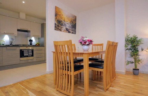Brent Apartment | Modern & Spacious Ground Floor 2 Bed/2 Bath Apartment