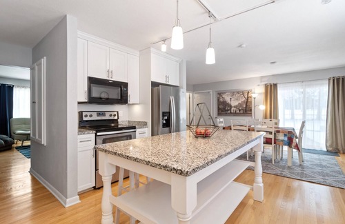 Grafton House | Modern, Spacious Home near Cedarburg - Perfect for Families and Girls' Getaways!