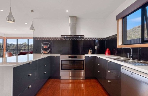Berriedale House | Modern, spacious & sunny home with stunning views