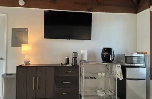 Golfview Harbor Apartment | Modern Studio 5mins from Beach and Downtown Delray
