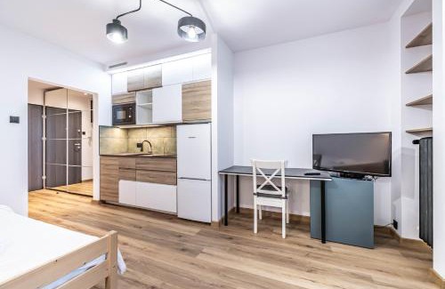 Kolo Apartment | Modern Studio close to the Metro