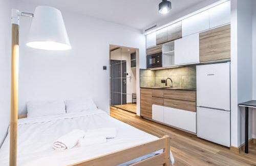 Kolo Apartment | Modern Studio close to the Metro