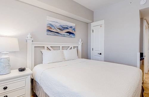 Baytowne Wharf Condo | Modern studio condo with pool, tennis, & golf