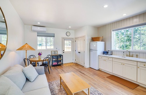Sunriver Apartment | Modern Studio in Bend ~ 3 Mi to Sunriver Resort!