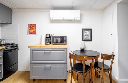 Kingston Apartment | Modern Studio in Downtown Kingston
