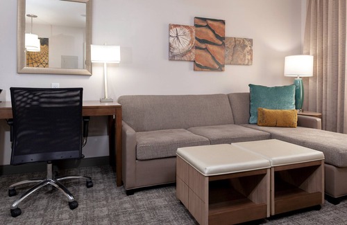 Gilbert Apartment | Modern Studio in Phoenix | Hot Tub + Outdoor Pool + 24 Hour Business Center