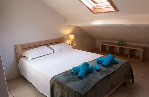 Saint-Nicolas Apartment | Modern studio in Saint-Nicolas, 35m², city view, parking