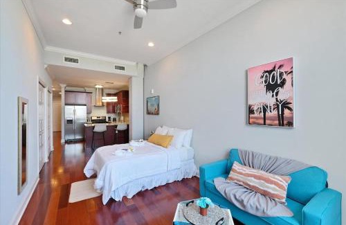 Olde Kensington Apartment | Modern Studio W Rooftop Pool