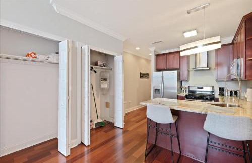 Olde Kensington Apartment | Modern Studio W Rooftop Pool
