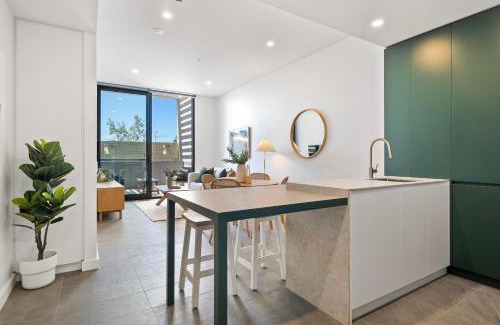 North Fremantle Apartment | Modern Studio with Rooftop and BBQ Access