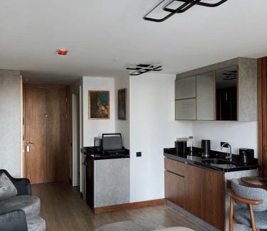 Kartal Apartment | Modern Studio with balcony