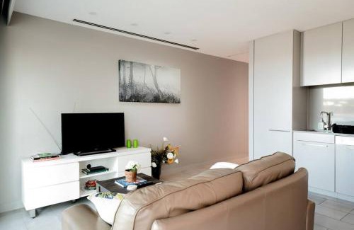 Kingston Apartment | Modern studio with free wifi and parking