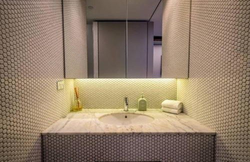 Kingston Apartment | Modern studio with free wifi and parking