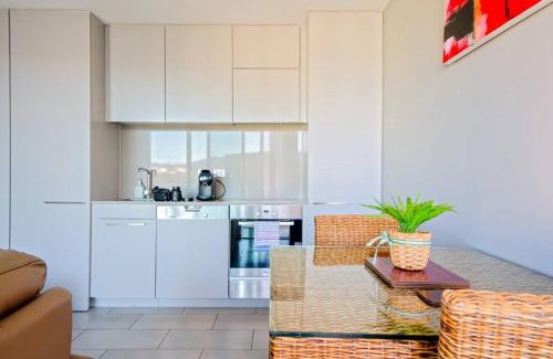 Kingston Apartment | Modern studio with free wifi and parking