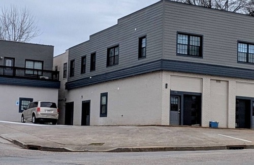 Maryville Apartment | Modern Studio with Private Deck-Unit 204