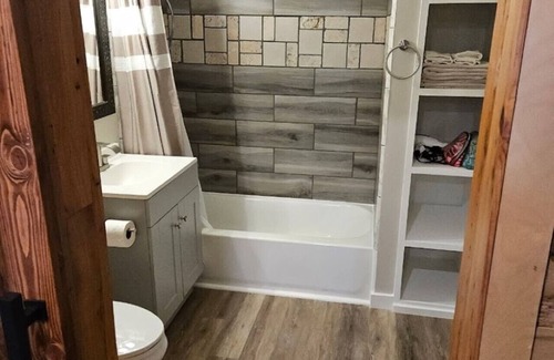 Maryville Apartment | Modern Studio with Private Deck-Unit 204