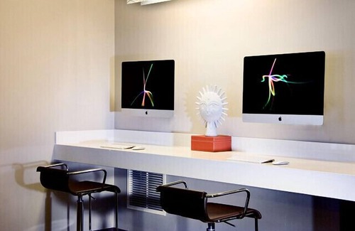 Central-Maverick Square - Paris Street Apartment | Modern Studio | Work Desk + WiFi | Minutes from Logan International | GLS