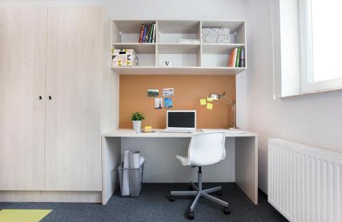 Fabryczna Apartment | Modern Studios in Wrocław with Desk for Remote Work and Access to the Gym by Noclegi Renters