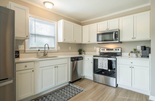 Cotswold House | Modern Stunning Southpark/Cotswold Townhome