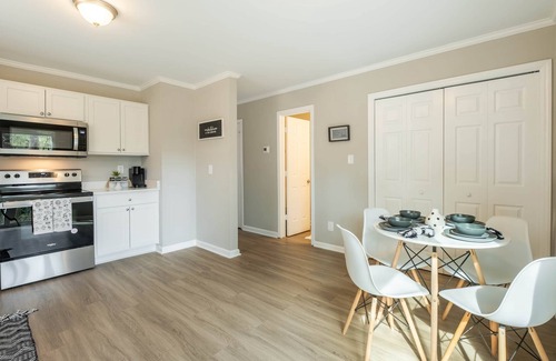 Cotswold House | Modern Stunning Southpark/Cotswold Townhome
