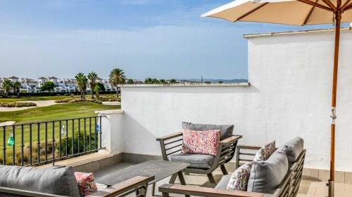 Roldan House | Modern Stunning Townhouse 3 bed 2 bath on La Torre CE51LT