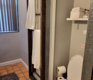 Corryville Apartment | Modern style and comfort near UC