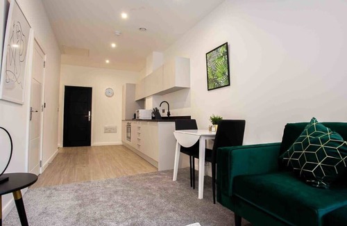 Bolton Apartment | Modern & Stylish 1 Bedroom Apartment in Bolton