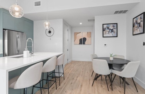 West Congress Apartment | Modern & Stylish 1BR Apartment near SoCo—Sleeps 3