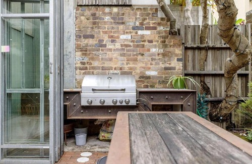 Redfern Apartment | Modern & Stylish 3BR in Redfern