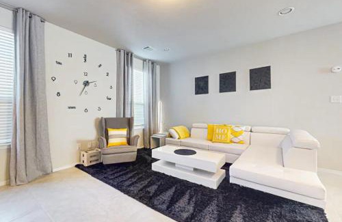 Travis County House | Modern & Stylish Retreat Near Downtown- New Home