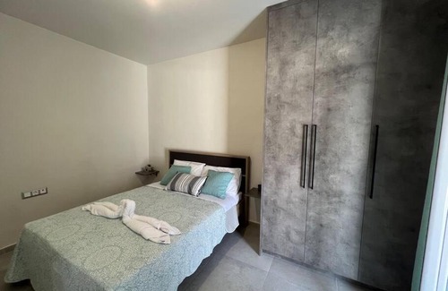 Dhafnes House | Modern Stylist House for Friends