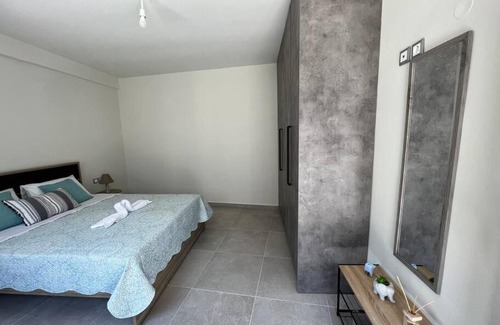 Dhafnes House | Modern Stylist House for Friends