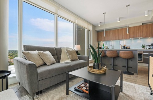 Victoria Park Apartment | Modern Suite Calgary Downtown 5 min walk Stampede