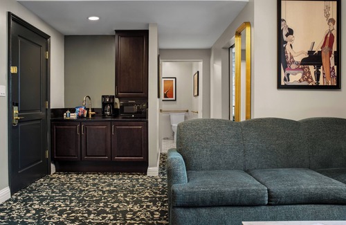 Fillmore District Resort | Modern Suite Surrounded by World-Class Art w/Free WiFi & Breakfast