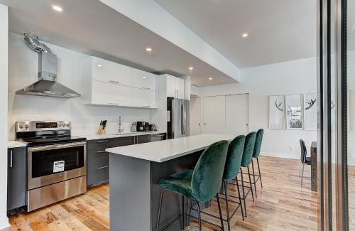 Cote-Des-Neiges—Notre-Dame-De-Grace Apartment | Modern Suites in NDG